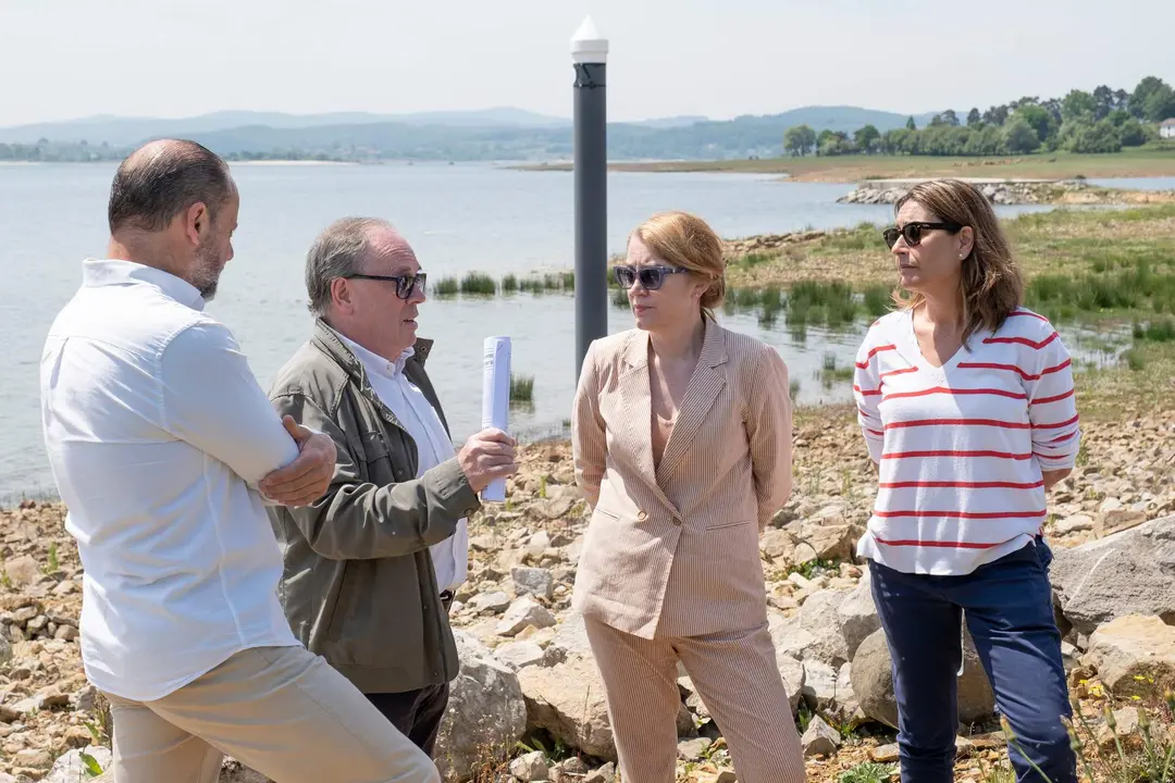 06/06/2024 12:30 horas. La Poblaci&oacute;n. Campoo de Yuso 

La consejera de Cultura, Turismo y Deporte, Eva Guillermina Fern&aacute;ndez, se re&uacute;ne con el alcalde, Eduardo Ortiz, y el presidente de la Federaci&oacute;n C&aacute;ntabra de Remo, V&iacute;ctor Canal, y visita la zona donde se ubicar&aacute; el futuro campo de regatas del Pantano del Ebro.