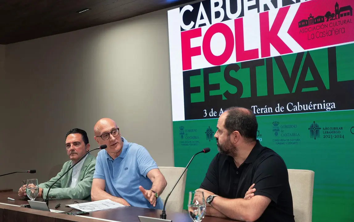 El director general de Cultura, Juan Antonio Gonz&aacute;lez Fuentes, presenta el Cabu&eacute;rniga Folk.
18 jul 2024