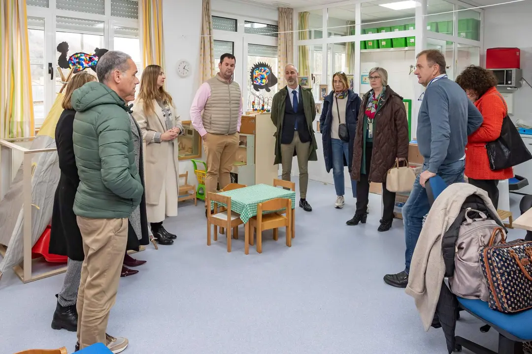 13:00 horas. Trece&ntilde;o, Vald&aacute;liga 

El consejero de Educaci&oacute;n, Formaci&oacute;n Profesional y Universidades, Sergio Silva, visita la nueva aula de 1 a&ntilde;o del CEIP Vald&aacute;liga.