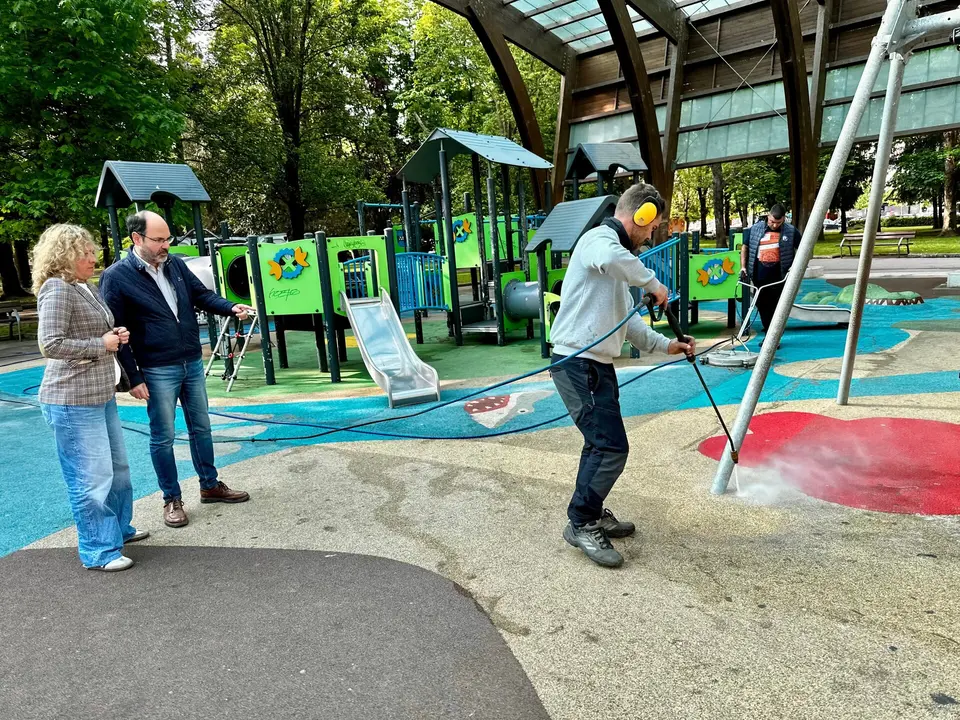 Urraca y Portilla limpieza parques infantiles 12 mayo 2025