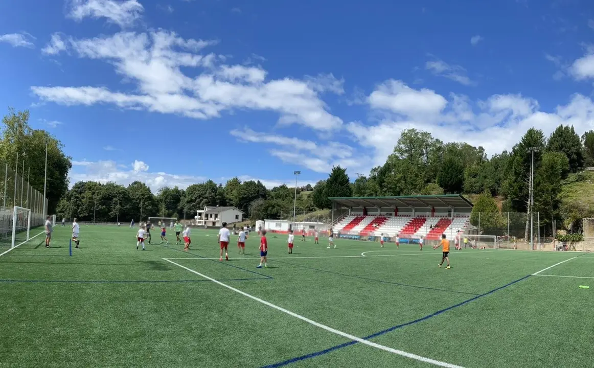 Archivo F&uacute;tbol campo de Rub&aacute;rcena Comillas