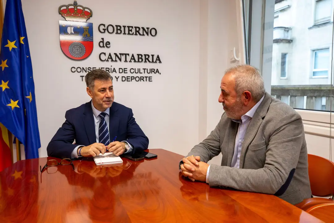 9:00 horas. Despacho del consejero 
El consejero de Cultura, Turismo y Deporte, Luis Mart&iacute;nez Abad, recibe a la Junta de Cofrad&iacute;as de Semana Santa. 
22 SEP 25 &copy; Miguel De la Parra