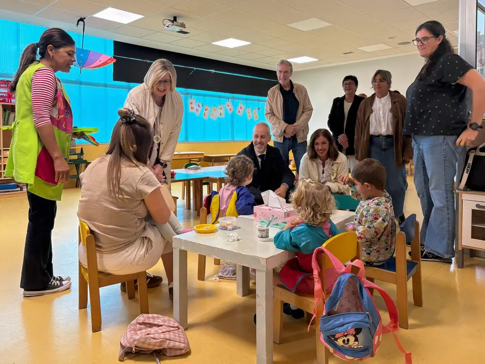 10:30 horas. Requejada. El consejero de Educaci&oacute;n, Formaci&oacute;n Profesional y Universidades, Sergio Silva, visita el CEIP P&eacute;rez Gald&oacute;s.