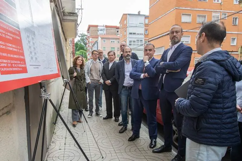 10:30 horas. Cl. Marqueses de Valdecilla y Pelayo, 9. Torrelavega
El consejero de Fomento, Vivienda, Ordenaci&oacute;n del Territorio y Medio Ambiente, Roberto Media, presenta los proyectos de nuevas viviendas de protecci&oacute;n oficial.

02/05/25
Eva Laza