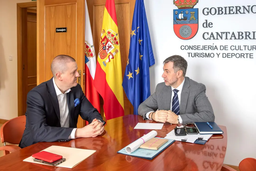 11:00 horas. Despacho del consejero
El consejero de Cultura, Turismo y Deporte, Luis Mart&iacute;nez Abad, recibe al alcalde de San Felices de Buelna.