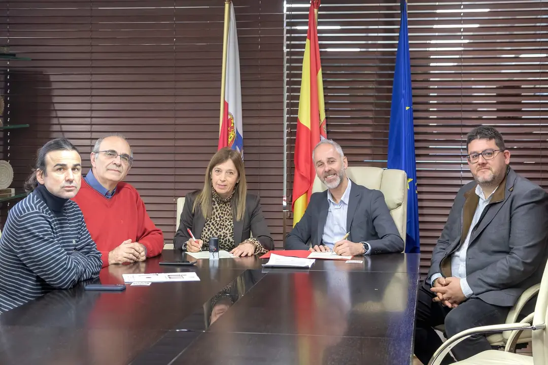 11:15 horas. Consejer&iacute;a de Educaci&oacute;n, Sala Blanca
El consejero de Educaci&oacute;n, Formaci&oacute;n Profesional y Universidades, Sergio Silva, recibe al Sindicato TU que firma su adhesi&oacute;n al acuerdo de subida salarial de los docentes de Cantabria.