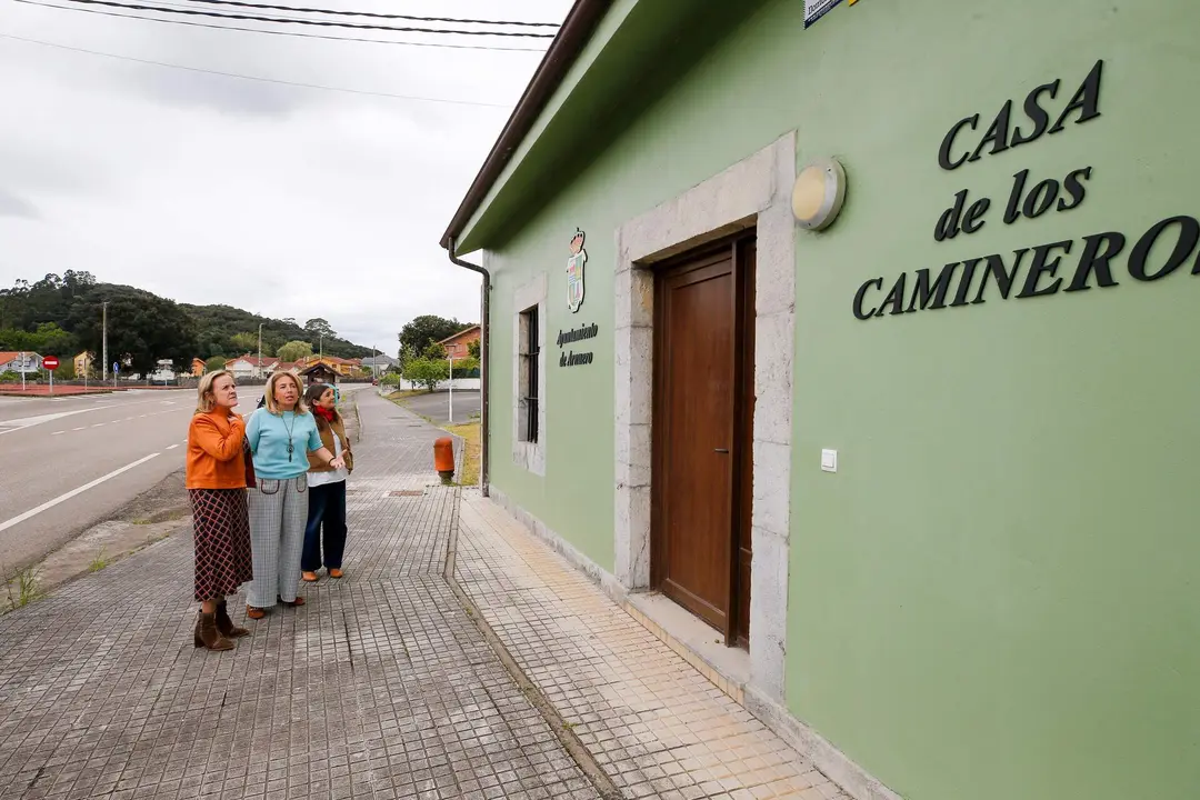 12:00 horas. Bo. Zo&ntilde;a, 1. Arnuero (CA-147)
La consejera de Presidencia, Justicia, Seguridad y Simplificaci&oacute;n Administrativa, Isabel Urrutia, visita la sede de la polic&iacute;a local del Ayuntamiento de Arnuero.