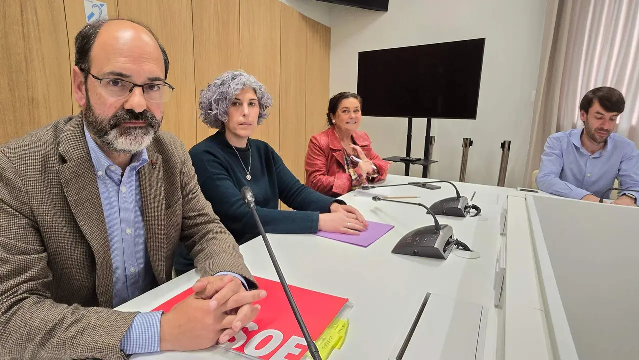 Urraca y concejales socialistas en el Pleno de este martes en Torrelavega
