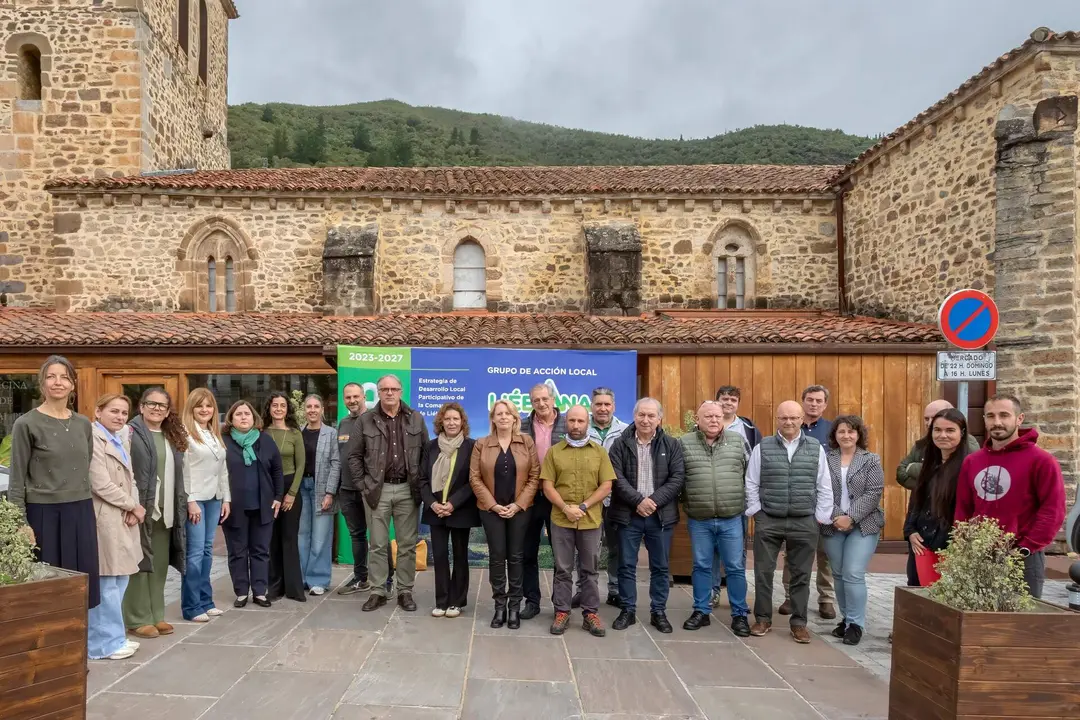 10:00 horas. Centro de Estudios Lebaniegos, Potes
La consejera de Desarrollo Rural, Ganader&iacute;a, Pesca y Alimentaci&oacute;n, Mar&iacute;a Jes&uacute;s Susinos, asiste a la firma de contratos del Grupo de Acci&oacute;n Local de Li&eacute;bana.