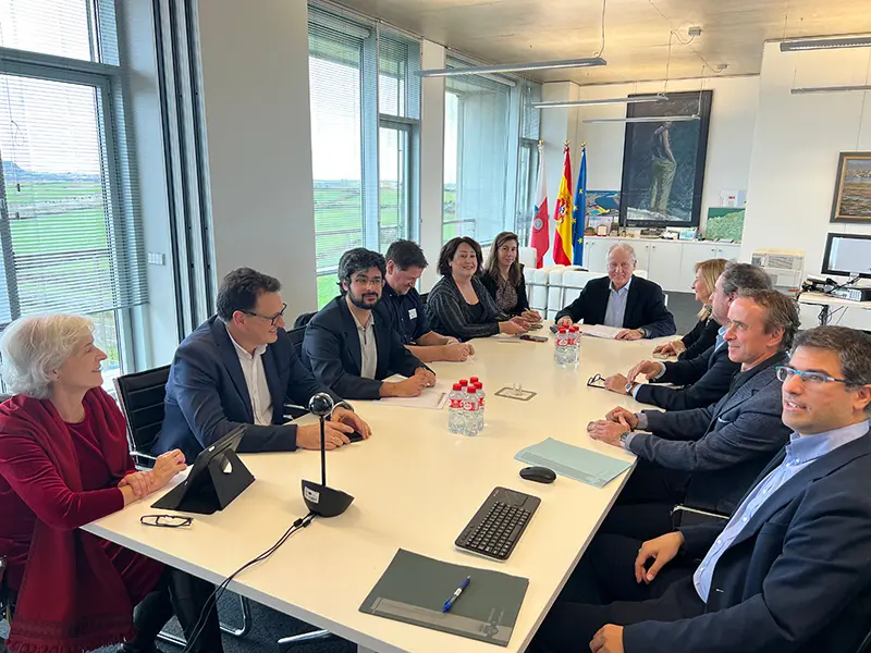 El consejero de Industria, Empleo, Innovaci&oacute;n y Comercio, Eduardo Arasti, participa en la Mesa del Trabajo Aut&oacute;nomo. 

Cobertura de nota y foto. A las 12:45 horas, el consejero har&aacute; declaraciones a los medios de comunicaci&oacute;n.