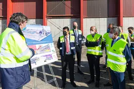 11:00 horas. Espig&oacute;n norte de Raos (a la altura de la Terminal de Graneles Agroalimentarios). Puerto de Santander. El presidente de Cantabria, Miguel &Aacute;ngel Revilla, y el consejero de Industria, Turismo, Innovaci&oacute;n, Transporte y Comercio, Javier L&oacute;pez Marcano, asisten al acto de inicio de la construcci&oacute;n de la terminal de fertilizantes. 29 de septiembre de 2021 &copy; Ra&uacute;l Lucio