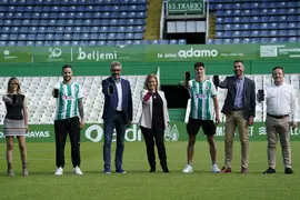 PATROCINIO RACING 2021-2022-MIQUEL PARERA, MARCO CAMUS Y V&Iacute;CTOR DIEGO (RACING)_ DAVID LLANO, BEATRIZ HIGUERAS, ALBERTO Z&Aacute;RRAGA Y ESTHER S&Aacute;NCHEZ (ADAMO)