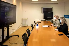 10:00 horas. Consejer&iacute;a de Educaci&oacute;n y Formaci&oacute;n Profesional (8&ordf; planta)
La consejera de Educaci&oacute;n y Formaci&oacute;n Profesional, Marina Lomb&oacute;, inaugura, de forma telem&aacute;tica, la jornada organizada con motivo del D&iacute;a de Internet Segura.
08 de febrero de 2022
Fotograf&iacute;a: Silvia Bouzo
