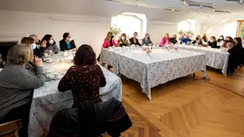 09:30 horas. Restaurante de Luz. Calle de Ram&oacute;n y Cajal, 18, Santander
La consejera de Empleo y Pol&iacute;ticas Sociales, Ana Bel&eacute;n &Aacute;lvarez, presenta las
nuevas ayudas para planes de digitalizaci&oacute;n y sostenibilidad en el Foro Informativo
organizado por la Asociaci&oacute;n de Mujeres Empresarias de Cantabria (ADMEC) y la
Asociaci&oacute;n de Trabajadores Aut&oacute;nomos (ATA).
28 de febrero de 2022
Fotograf&iacute;a: Silvia Bouzo