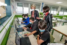 09:45 horas. IES Miguel Herrero. Torrelavega
La consejera de Educaci&oacute;n y Formaci&oacute;n Profesional, Marina Lomb&oacute;, visita este centro para supervisar la llegada de dispositivos tecnol&oacute;gicos financiados con fondos europeos. 
