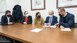 10:30 horas. Despacho del director de Transportes y Comunicaciones en las oficinas de la Estaci&oacute;n de Autobuses. El consejero de Industria, Turismo, Innovaci&oacute;n, Transporte y Comercio, Javier L&oacute;pez Marcano, presenta el Plan de Sostenibilidad Tur&iacute;stica de Torrelavega. 4 de abril de 2022 &copy; Ra&uacute;l Lucio