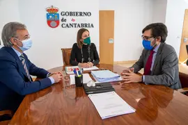 10:30 horas. Despacho de la consejera de Presidencia, Interior, Justicia y Acci&oacute;n Exterior
La consejera de Presidencia, Interior, Justicia y Acci&oacute;n Exterior, Paula Fern&aacute;ndez, se re&uacute;ne con el secretario de la Comisi&oacute;n General de la Formaci&oacute;n para el Empleo de las Administraciones P&uacute;blicas y Subdirector de Aprendizaje del INAP, Israel Pastor Sainz-Pardo. 05 ABRIL 2022 &copy; Miguel De la Parra
