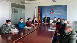 El consejero de Desarrollo Rural, Ganader&iacute;a, Pesca, Alimentaci&oacute;n y Medio Ambiente, Guillermo Blanco, se re&uacute;ne con alcaldes de Alfoz de Lloredo, Ud&iacute;as, Ruiloba y Comillas para analizar el proyecto de la Faja Mancomunada.