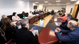 11:00 horas. Gobierno de Cantabria (1&ordf; planta)
El presidente de Cantabria, Miguel &Aacute;ngel Revilla, junto con los consejeros de Presidencia, Interior, Justicia y Acci&oacute;n Exterior, Paula Fern&aacute;ndez, y de Desarrollo Rural, Ganader&iacute;a, Pesca, Alimentaci&oacute;n y Medio Ambiente, Guillermo Blanco, preside la reuni&oacute;n del Consejo Asesor para la Lucha contra el Despoblamiento de los Municipios de Cantabria.
22 de abril de 2022
Fotograf&iacute;a: Silvia Bouzo