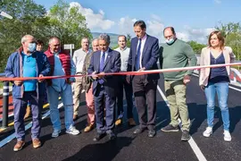 10:00 horas. Saro. El presidente de Cantabria, Miguel &Aacute;ngel Revilla, y el consejero de Obras P&uacute;blicas, Ordenaci&oacute;n del Territorio y Urbanismo, Jos&eacute; Luis Gochicoa, inauguran el puente sobre el r&iacute;o Pisue&ntilde;a que une Saro con Vega de Villafufre. 5 de mayo de 2022