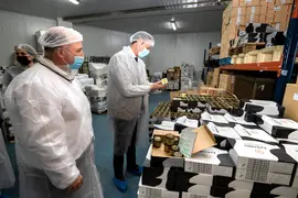 12:45 horas Carretera Nacional 634, s/n, Casar de Periedo

El consejero de Desarrollo Rural, Ganader&iacute;a, Pesca, Alimentaci&oacute;n y Medio Ambiente, Guillermo Blanco, visita las instalaciones de la empresa agroalimentaria Delicatessen La Ermita.

06 de mayo de 2022

Fotograf&iacute;a: Silvia Bouzo