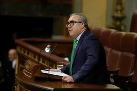 GRAF1135. MADRID, 13/03/2018.- El portavoz del partido regionalista de Cantabria, Pedro Hernando, durante su intervenci&oacute;n en el debate de la propuesta de reforma del Estatuto de Autonom&iacute;a de Cantabria para eliminar el aforamiento de los diputados del Parlamento, y del presidente y consejeros del Gobierno, esta tarde en el pleno del Congreso. EFE/Juan Carlos Hidalgo