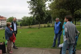 Urraca y Sainz Ahumada en el parque de Mies de Mej&iacute; en Tanos 04