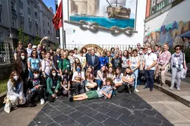 11:00.-IES La Albericia
El presidente de Cantabria, Miguel &Aacute;ngel Revilla, mantiene un encuentro con alumnos Erasmus.
16 de mayo de 2022
Fotograf&iacute;a: Silvia Bouzo