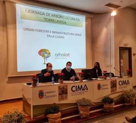 Urraca e Ib&aacute;&ntilde;ez Director del CIMA en una de las Jornadas organizadas