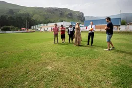 11:30 horas. Campo de f&uacute;tbol de Valleg&oacute;n. S&aacute;mano (Castro Urdiales)
El vicepresidente y consejero de Universidades, Igualdad, Cultura y Deporte, Pablo
Zuloaga, visita el campo de f&uacute;tbol de Valleg&oacute;n.
14 de junio de 2022
Fotograf&iacute;a: Silvia Bouzo