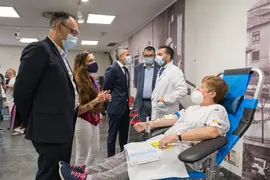 09:15 horas. Edificio Dos de Noviembre (Valdecilla). El vicepresidente y consejero de Universidades, Igualdad, Cultura y Deporte, Pablo Zuloaga, y el consejero de Sanidad, Ra&uacute;l Pesquera, participan en los actos organizado con motivo del D&iacute;a Mundial del Donante de Sangre. 14 de junio de 2022 &copy; Ra&uacute;l Lucio