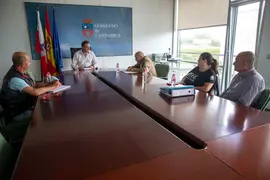 10:30 horas. Despacho del consejero de Desarrollo Rural, Ganader&iacute;a, Pesca, Alimentaci&oacute;n y Medio Ambiente
El consejero de Desarrollo Rural, Ganader&iacute;a, Pesca, Alimentaci&oacute;n y Medio Ambiente, Guillermo Blanco, recibe a representantes de la Asociaci&oacute;n Canina de Cantabria. 22 JUNIO 2022 &copy; Miguel De la Parra