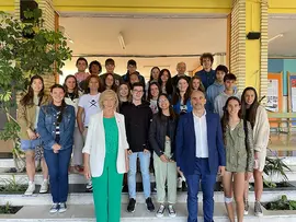  IES La Albericia  de Santander y es el encuentro con participantes en las pruebas para los Premios Extraordinarios de Bachillerato.

 