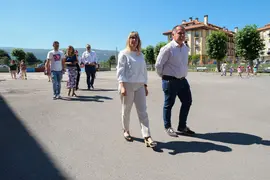 11:00 horas. Ayuntamiento de Cabez&oacute;n de la Sal. La consejera de Empleo y Pol&iacute;ticas Sociales, Eugenia G&oacute;mez de Diego, mantiene una reuni&oacute;n con el alcalde de Cabez&oacute;n de la Sal, V&iacute;ctor Reinoso, y con los concejales de la corporaci&oacute;n. A continuaci&oacute;n, la consejera visitar&aacute; el Proyecto Tirachinas, cuyos monitores est&aacute;n contratados por las Corporaciones Locales. 8 de julio de 2022 &copy; Ra&uacute;l Lucio