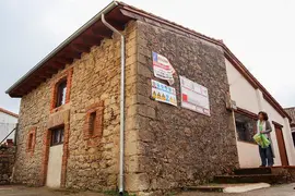 El Ayuntamiento de Comillas finaliza las obras de rehabilitaci&oacute;n del tele club de Trasv&iacute;a