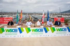 11:00 horas. Puerto deportivo de Laredo 

El presidente de Cantabria, Miguel &Aacute;ngel Revilla, el vicepresidente y consejero de Universidades, Igualdad, Cultura y Deporte, Pablo Zuloaga, y el consejero de Obras P&uacute;blicas, Ordenaci&oacute;n del Territorio y Urbanismo, Jos&eacute; Luis Gochicoa, participan en la presentaci&oacute;n oficial del XXXIII Campeonato del Mundo de Pesca Submarina Absoluto.
