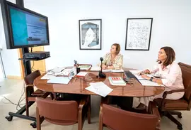 12:00 horas. Despacho de la consejera
La consejera de Presidencia, Interior, Justicia y Acci&oacute;n Exterior, Paula Fern&aacute;ndez Via&ntilde;a, participa por videoconferencia en la Conferencia Sectorial de Reto Demogr&aacute;fico.
01 de septiembre de 2022
Fotograf&iacute;a: Silvia Bouzo