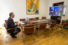 16:00 horas. Despacho del presidente en el Parlamento de Cantabria
El consejero de Desarrollo Rural, Ganader&iacute;a, Pesca, Alimentaci&oacute;n y Medio Ambiente, Guillermo Blanco, participa, por videoconferencia, en el Consejo Consultivo de Pol&iacute;tica Agr&iacute;cola y Pol&iacute;tica Pesquera. 19 SEPTIEMBRE 2022 &copy; Miguel De la Parra