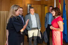 09:00 horas. Consejer&iacute;a de Econom&iacute;a y Hacienda
La consejera de Econom&iacute;a y Hacienda, Ana Bel&eacute;n &Aacute;lvarez, recibe al coordinador del programa europeo IURC (International Urban Regional Cooperation), Pedro Cueva Rodr&iacute;guez, y representantes del Gobierno del Estado de Chihuahua.
