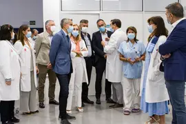 10:15 horas. Exteriores del Pabell&oacute;n 15 del Hospital Valdecilla
El vicepresidente y consejero de Universidades, Igualdad, Cultura y Deporte, Pablo Zuloaga, y el consejero de Sanidad, Ra&uacute;l Pesquera, visitan la Unidad de Ensayos Cl&iacute;nicos.
21 de septiembre de 2022
Fotograf&iacute;a: Oficina de comunicaci&oacute;n