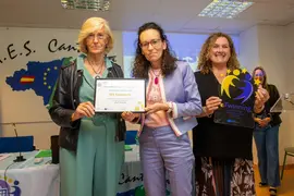 13:00 horas. IES Cantabria, Santander
La consejera de Educaci&oacute;n y Formaci&oacute;n Profesional, Marina Lomb&oacute;, asiste al acto de entrega del galard&oacute;n europeo eTwinning, concedido dentro del programa &lsquo;Escuelas embajadoras del Parlamento Europeo&rsquo;. 26 OCTUBRE 2022 