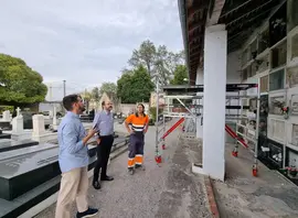 Urraca visita las mejoras que se est&aacute;n llevando a cabo en el cementerio de Geloria