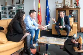 11:30 horas. Despacho del consejero de Desarrollo Rural, Ganader&iacute;a, Pesca, Alimentaci&oacute;n y Medio Ambiente
El consejero de Desarrollo Rural, Ganader&iacute;a, Pesca, Alimentaci&oacute;n y Medio Ambiente, Guillermo Blanco, se re&uacute;ne con el alcalde de Lamas&oacute;n, Luis &Aacute;ngel Ag&uuml;eros.
08 de noviembre de 2022
Fotograf&iacute;a: Silvia Bouzo 
