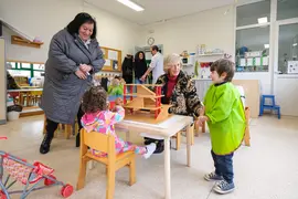 10:00 horas. Barrio La Iglesia, Ruiloba. La consejera de Educaci&oacute;n y Formaci&oacute;n Profesional, Marina Lomb&oacute;, visita el CEIP Santiago Galas. 1 de febrero de 2023 &copy; Ra&uacute;l Lucio