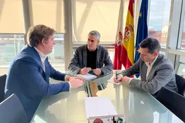 10:00.- Gobierno de Cantabria
El vicepresidente y consejero de Universidades, Igualdad, Cultura y Deporte, Pablo Zuloaga, se re&uacute;ne con el alcalde de Reoc&iacute;n, Pablo Diestro. 1 FEBRERO 2023 &copy;&nbsp;Oficina de comunicaci&oacute;n