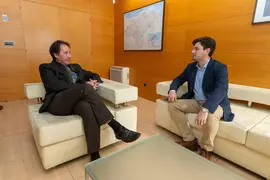 13:00 horas. Despacho del consejero de Obras P&uacute;blicas, Ordenaci&oacute;n del Territorio y Urbanismo

El consejero de Obras P&uacute;blicas, Ordenaci&oacute;n del Territorio y Urbanismo, Jos&eacute; Luis Gochicoa, se re&uacute;ne con el presidente de la Junta Vecinal de Bejes con motivo de la llegada de la Vuelta Ciclista a Espa&ntilde;a a ese n&uacute;cleo. 
7 febrero 2023 &copy; Miguel De la Parra
