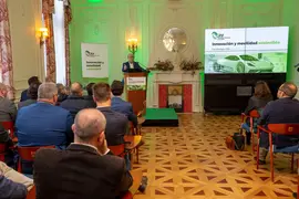 11:30 horas. Palacio de la Magdalena
El vicepresidente y consejero de Universidades, Igualdad, Cultura y Deporte, Pablo
Zuloaga, y el consejero de Industria, Turismo, Innovaci&oacute;n, Transporte y Comercio,
Javier L&oacute;pez Marcano, asisten a la presentaci&oacute;n del Plan Estrat&eacute;gico de GIRA 2022-
2025. 14 marzo 2023 &copy; Miguel De la Parra