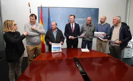  El consejero de Desarrollo Rural, Ganader&iacute;a, Pesca, Alimentaci&oacute;n y Medio Ambiente, Guillermo Blanco, se re&uacute;ne con el alcalde de Puente Viesgo para hacer balance del torneo sostenible de balonmano del municipio y anunciar nuevas actuaciones.
27 mar 23