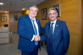 Gobierno de Cantabria 
El presidente de Cantabria, Miguel &Aacute;ngel Revilla, recibe al presidente de la Asociaci&oacute;n de Hosteler&iacute;a de Cantabria, Javier Bedia
nr
5 abr 23