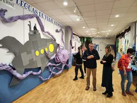 El alcalde, Andr&eacute;s Ruiz Moya visita la biblioteca municipal junto a ladirectora de la misma, Ana Bascu&ntilde;ana